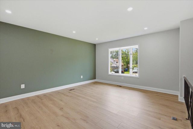 402 PICKETT LN, Herndon, VA 20170