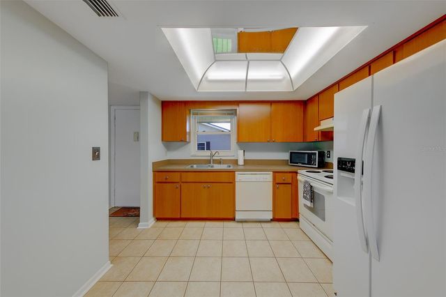 9881 113TH STREET 215, Seminole, FL 33772