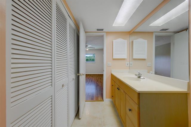 9881 113TH STREET 215, Seminole, FL 33772