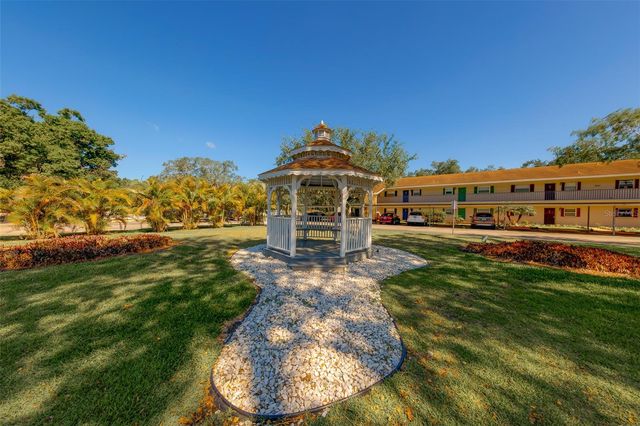 9881 113TH STREET 215, Seminole, FL 33772