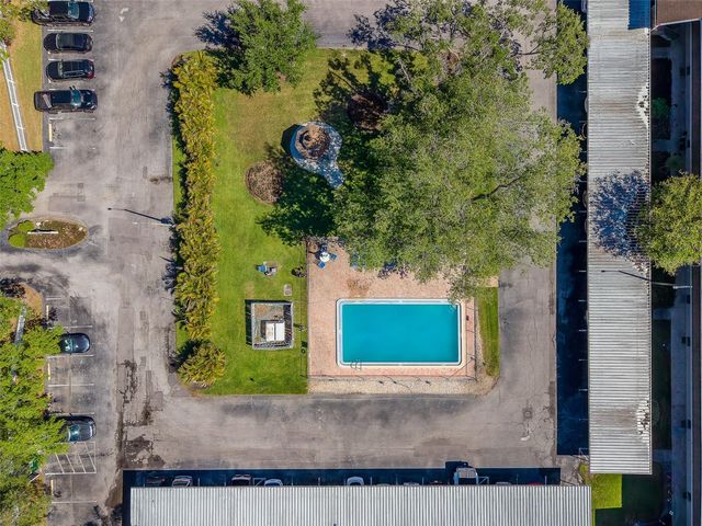 9881 113TH STREET 215, Seminole, FL 33772