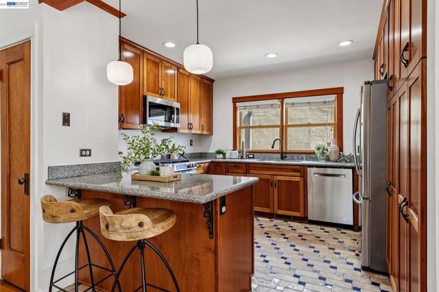 838 Dowling Blvd, San Leandro, CA 94577