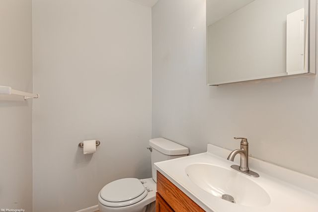 2319 Springhill Lane, Lindenhurst, IL 60046
