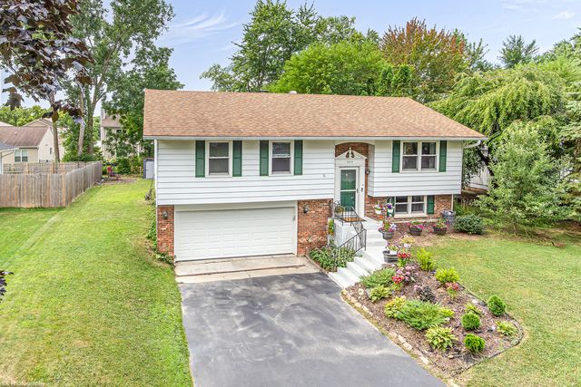 2319 Springhill Lane, Lindenhurst, IL 60046