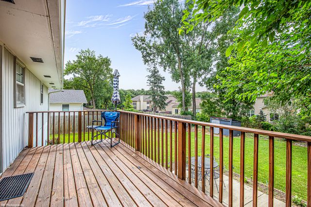 2319 Springhill Lane, Lindenhurst, IL 60046