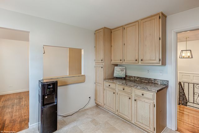 2319 Springhill Lane, Lindenhurst, IL 60046