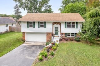 2319 Springhill Lane, Lindenhurst, IL 60046