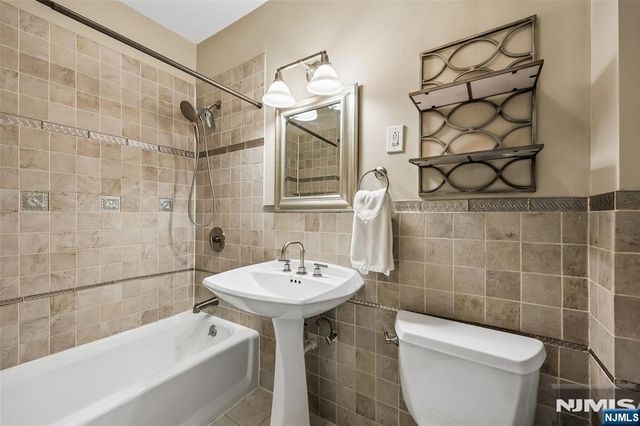 232 Montgomery Street 3, Jersey City, NJ 07302