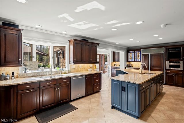 5400 Valley Pky, Brecksville, OH 44141