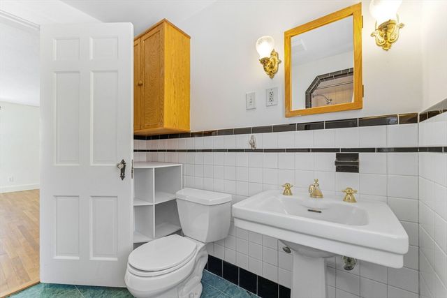 46 Acacia Ave, Newton, MA 02467