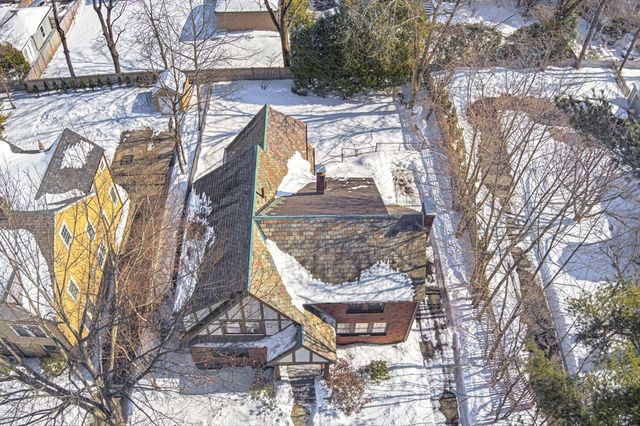 46 Acacia Ave, Newton, MA 02467