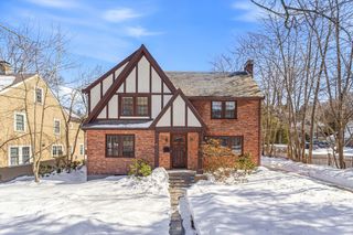 46 Acacia Ave, Newton, MA 02467