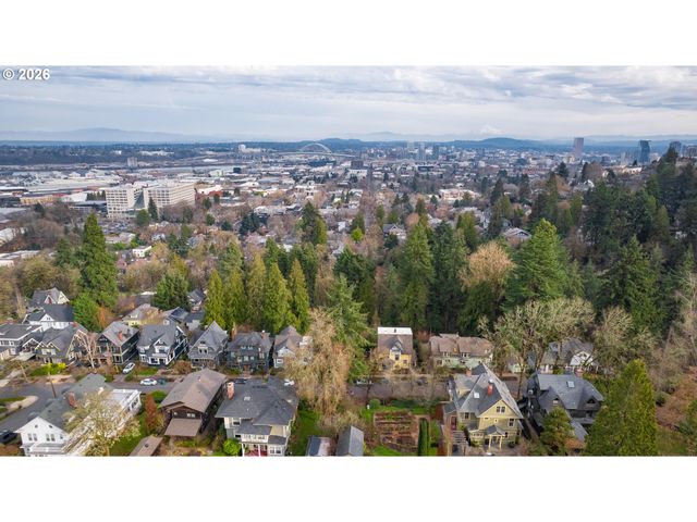 Nw SAVIER St, Portland, OR 97210
