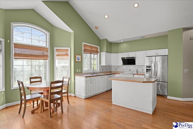 1614 WestView Dr, Florence, SC 29501