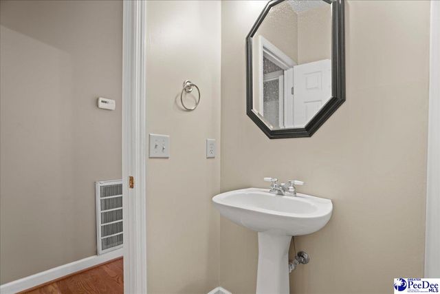 1614 WestView Dr, Florence, SC 29501