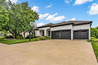 2421 NE Lake Breeze Drive, Lee's Summit, MO 64086