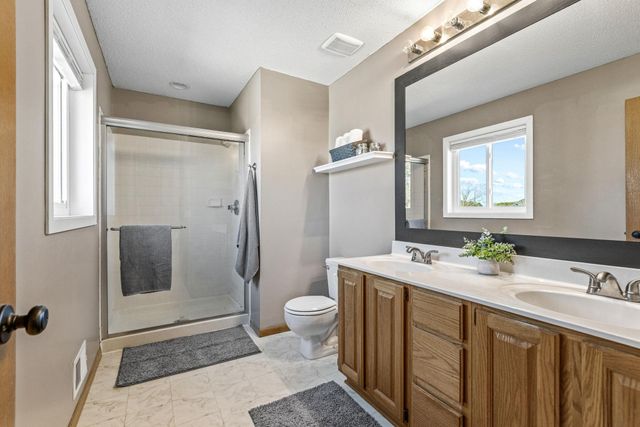 18745 39th Avenue N, Plymouth, MN 55446