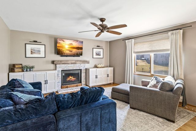 18745 39th Avenue N, Plymouth, MN 55446