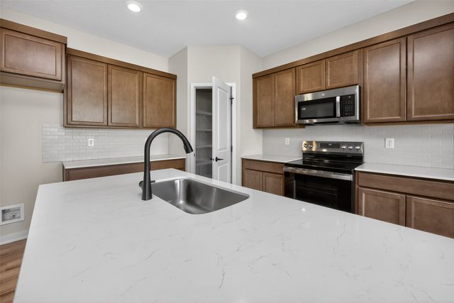 1041 NW Yorktown Drive, Waukee, IA 50263