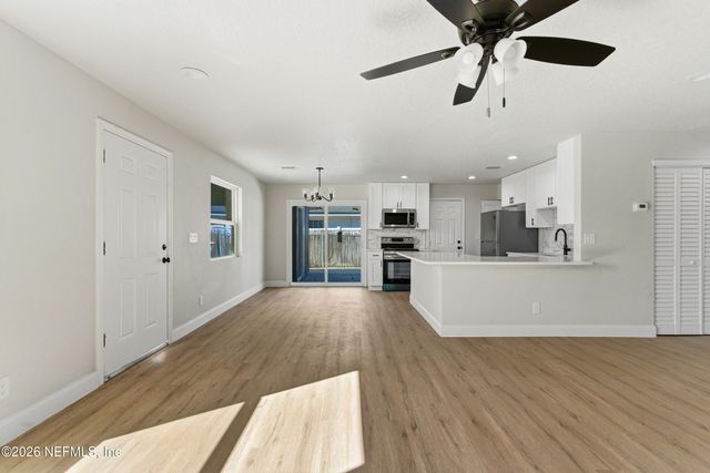 7661 KNOLL Drive N, Jacksonville, FL 32221