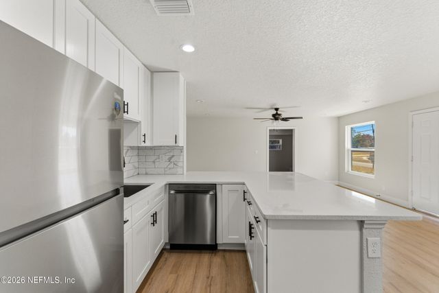 7661 KNOLL Drive N, Jacksonville, FL 32221