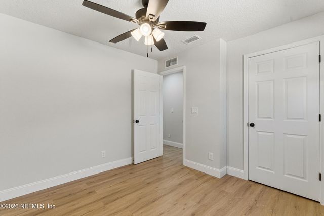 7661 KNOLL Drive N, Jacksonville, FL 32221