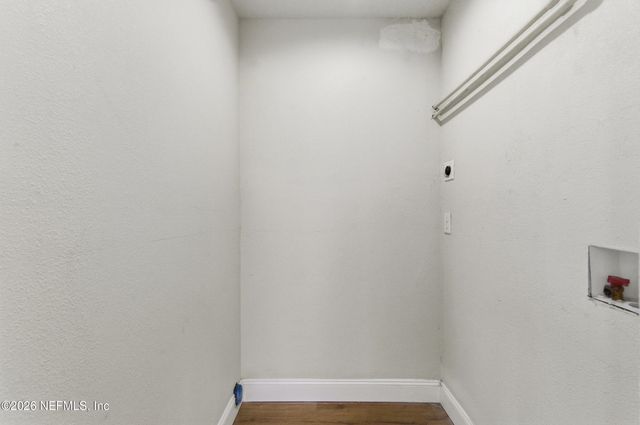 7661 KNOLL Drive N, Jacksonville, FL 32221