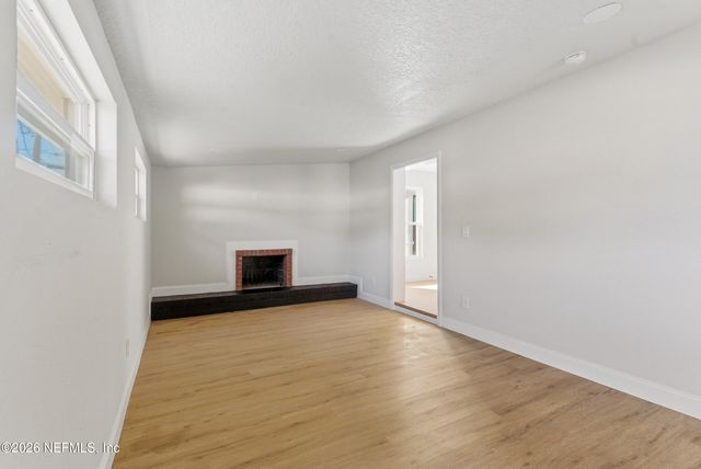 7661 KNOLL Drive N, Jacksonville, FL 32221