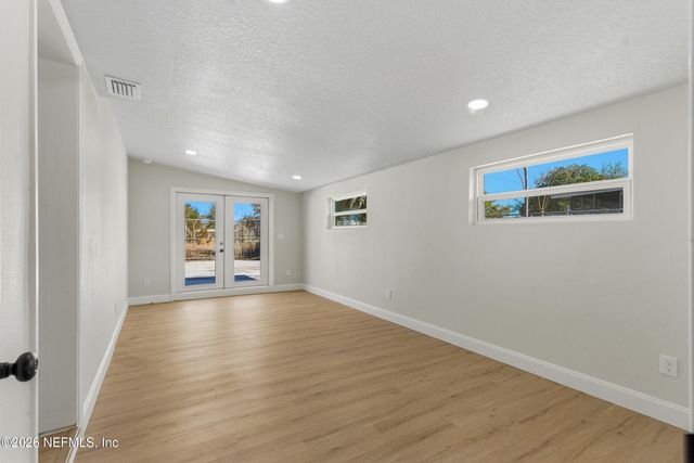 7661 KNOLL Drive N, Jacksonville, FL 32221