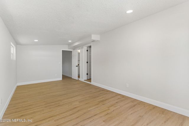 7661 KNOLL Drive N, Jacksonville, FL 32221