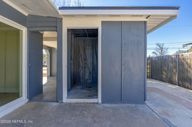 7661 KNOLL Drive N, Jacksonville, FL 32221