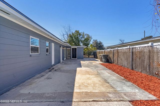 7661 KNOLL Drive N, Jacksonville, FL 32221