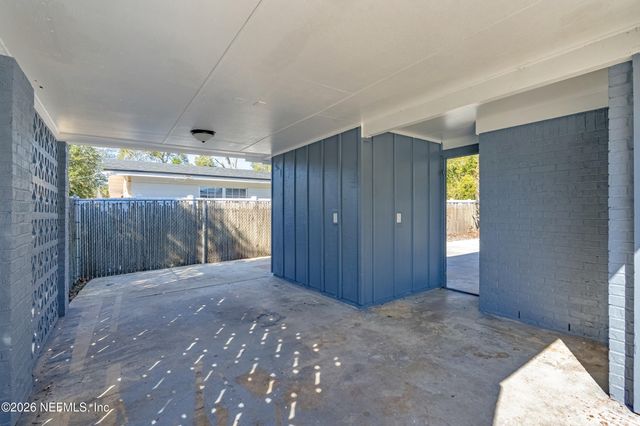 7661 KNOLL Drive N, Jacksonville, FL 32221