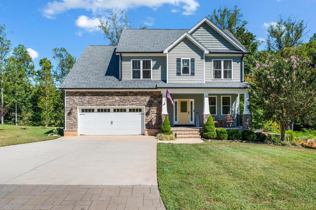 1453 Willow Oak Drive, Forest, VA 24551