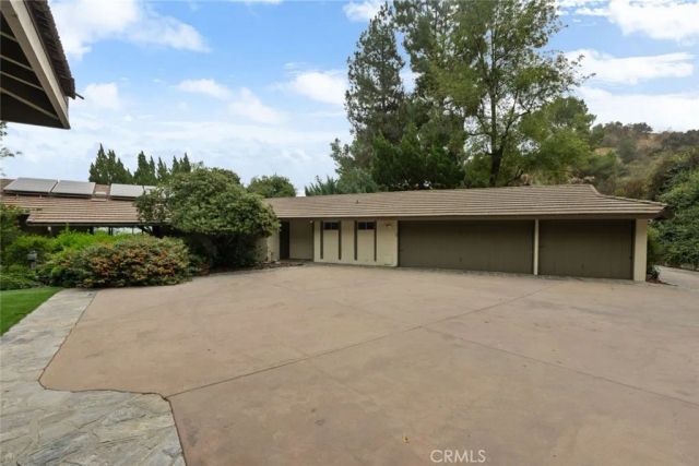 1218 Flintridge Circle, La Canada Flintridge, CA 91011