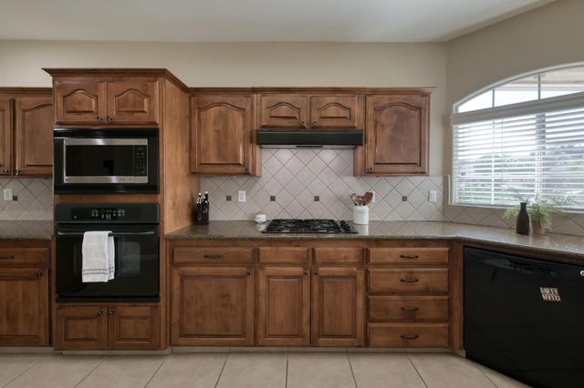 55 Serena Avenue, Clovis, CA 93619