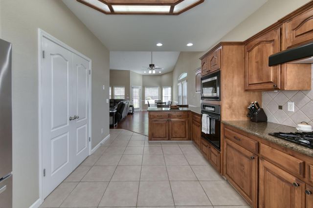 55 Serena Avenue, Clovis, CA 93619