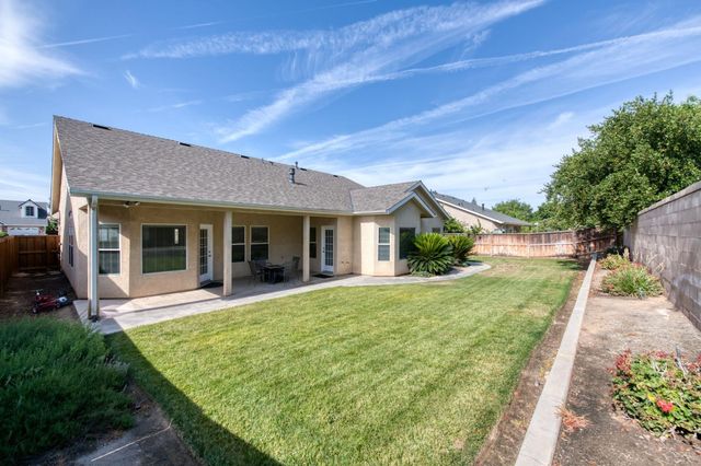 55 Serena Avenue, Clovis, CA 93619