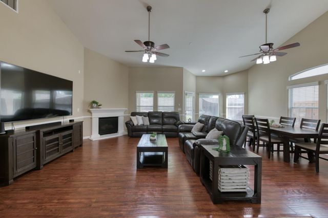 55 Serena Avenue, Clovis, CA 93619