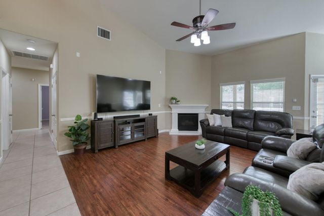 55 Serena Avenue, Clovis, CA 93619