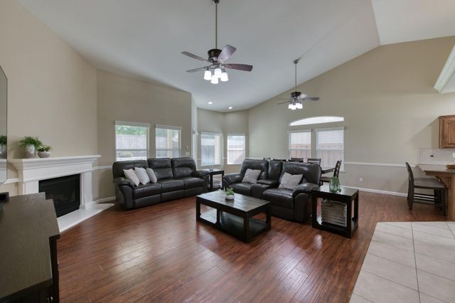 55 Serena Avenue, Clovis, CA 93619
