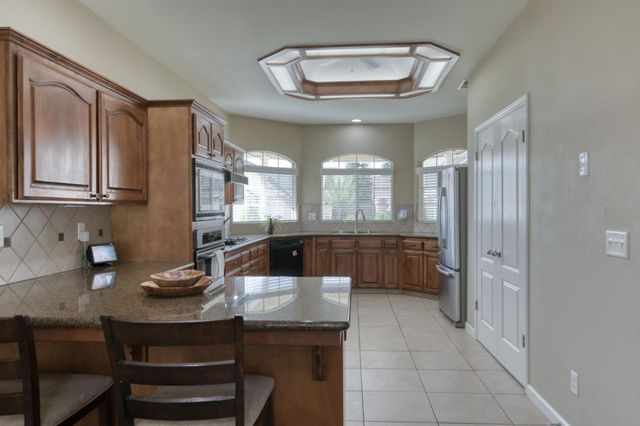 55 Serena Avenue, Clovis, CA 93619