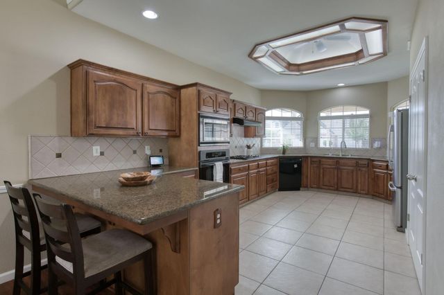 55 Serena Avenue, Clovis, CA 93619