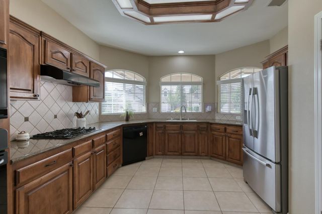 55 Serena Avenue, Clovis, CA 93619