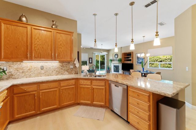 450 Forastera Cir, Sacramento, CA 95834
