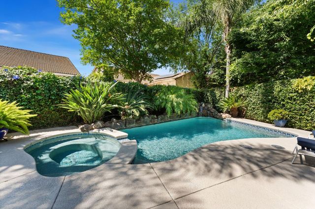 450 Forastera Cir, Sacramento, CA 95834