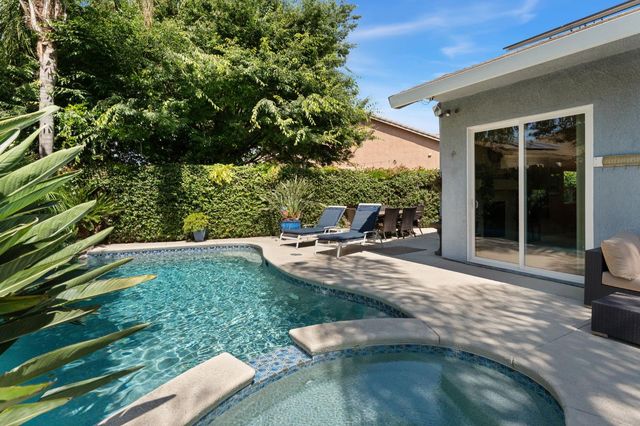 450 Forastera Cir, Sacramento, CA 95834