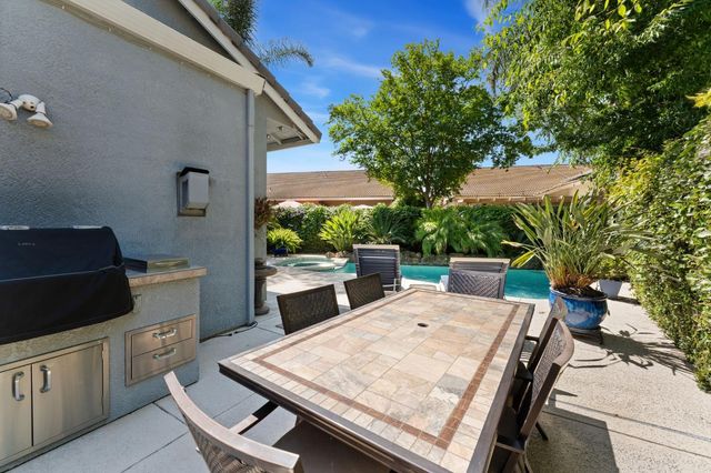 450 Forastera Cir, Sacramento, CA 95834