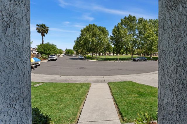 450 Forastera Cir, Sacramento, CA 95834