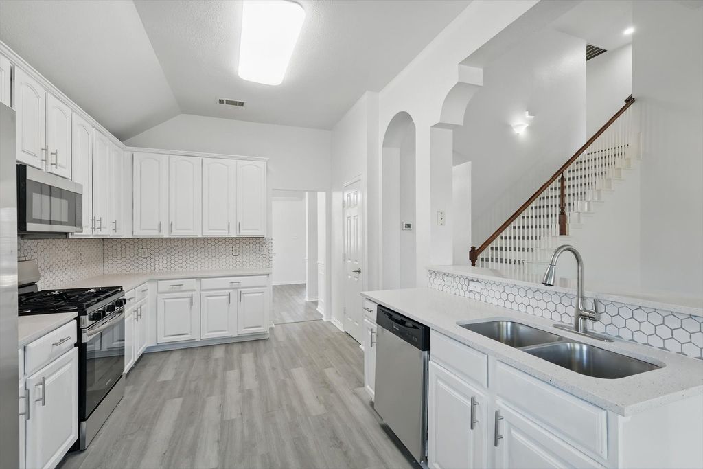1228 Carriage Creek Drive, Desoto, TX 75115